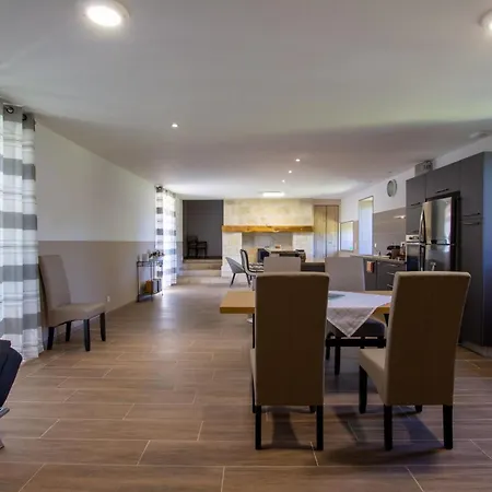 Maison En Pierre Avec Jardin Et Piscine Privative, Pres De Belves, Animaux Acceptes - Fr-1-616-189 펜션