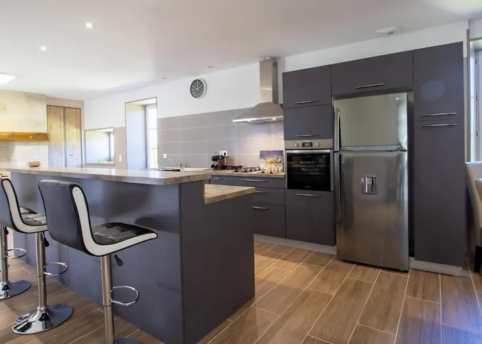 Σπίτι διακοπών Maison En Pierre Avec Jardin Et Piscine Privative, Pres De Belves, Animaux Acceptes - Fr-1-616-189 Saint-Pardoux-et-Vielvic